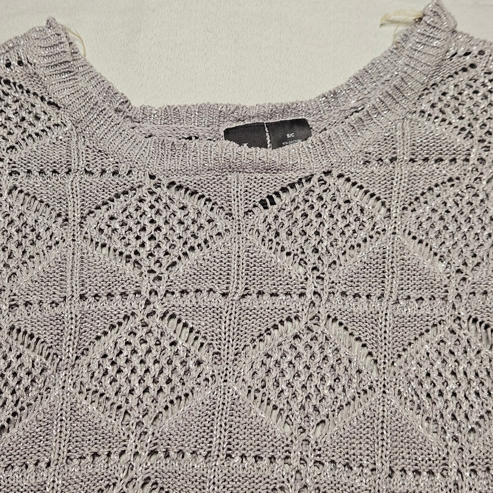 Boy Meets Girl Knit Top Womens Small Silver Metallic Pointelle Button Back Short